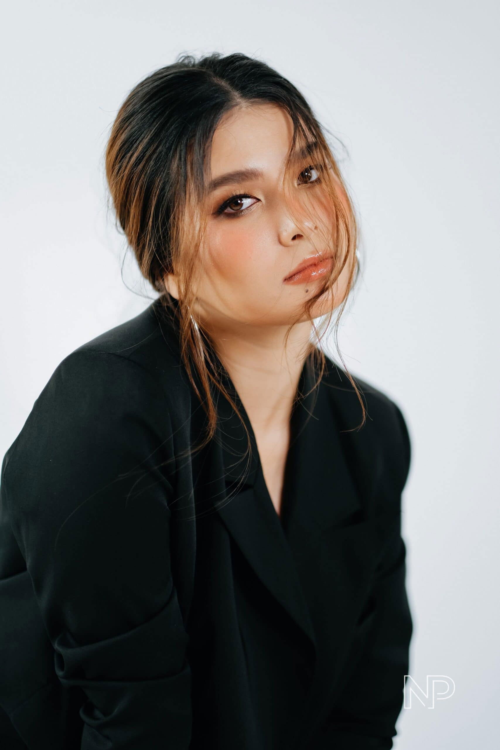 Фото  (Anji Salvacion)