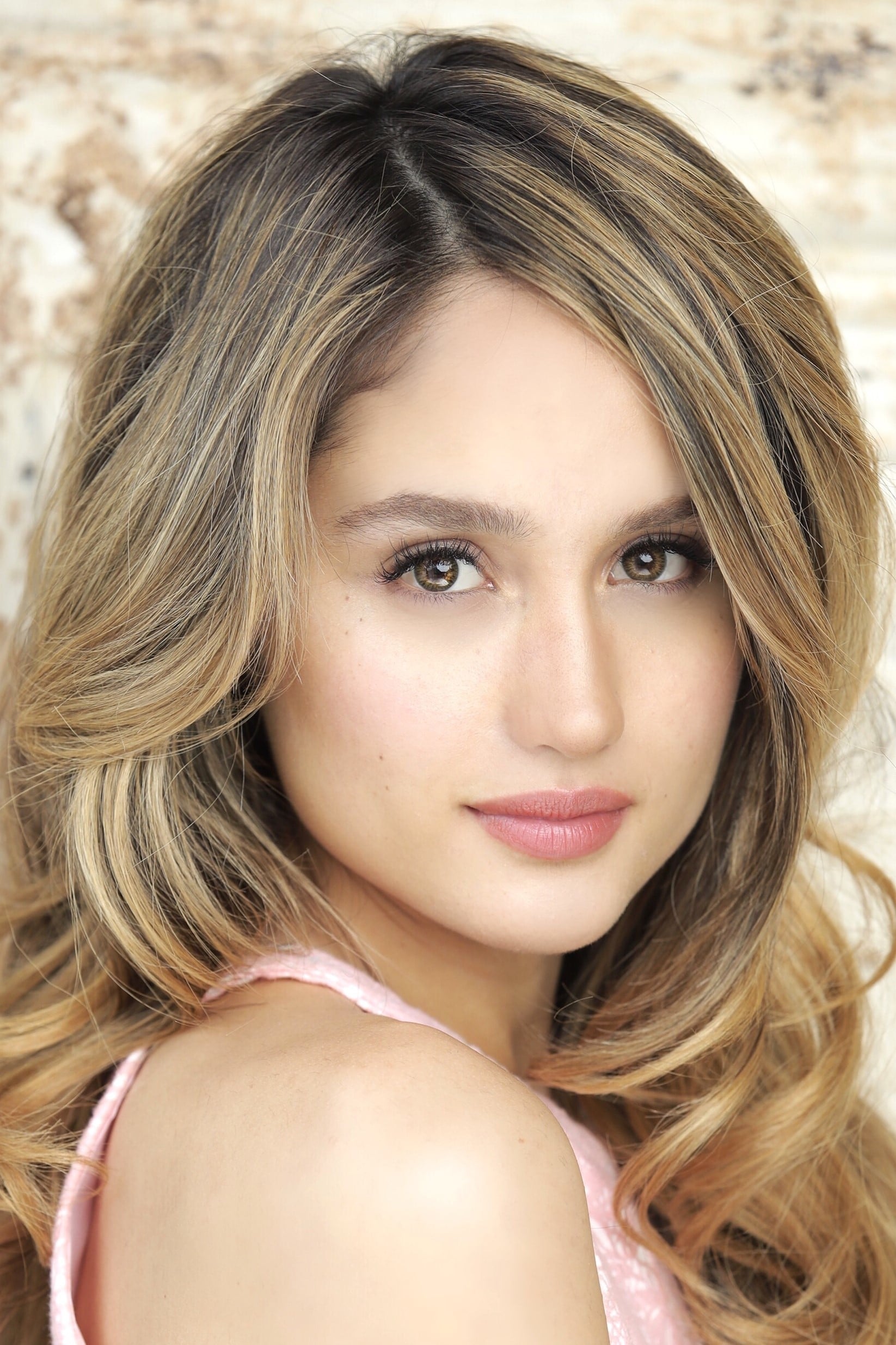 Фото Синта Лаура Киль. (Cinta Laura Kiehl)