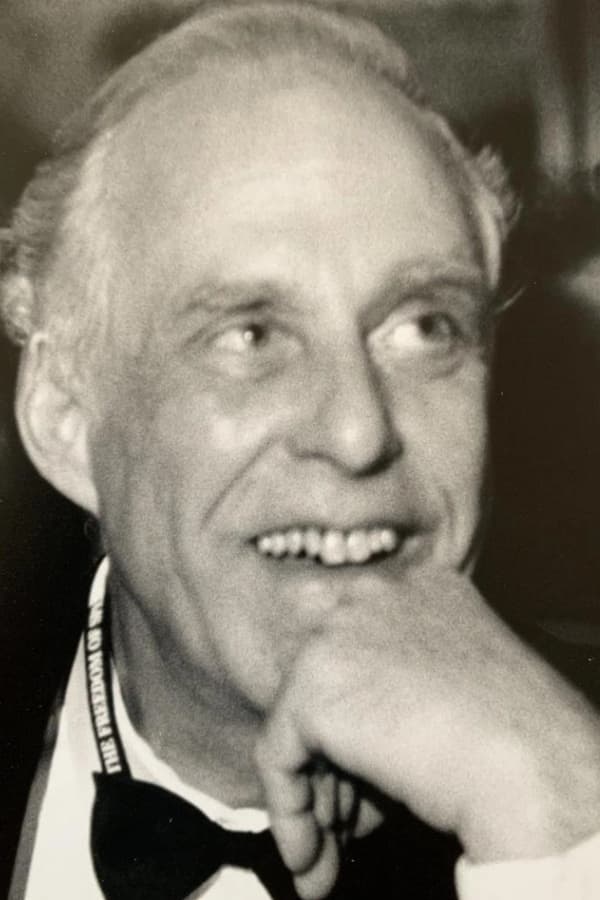 Фото  (Robert Asher)