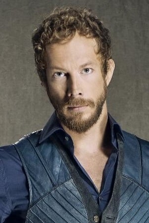 Фото Кристен Холден-Рид (Kristen Holden-Ried)
