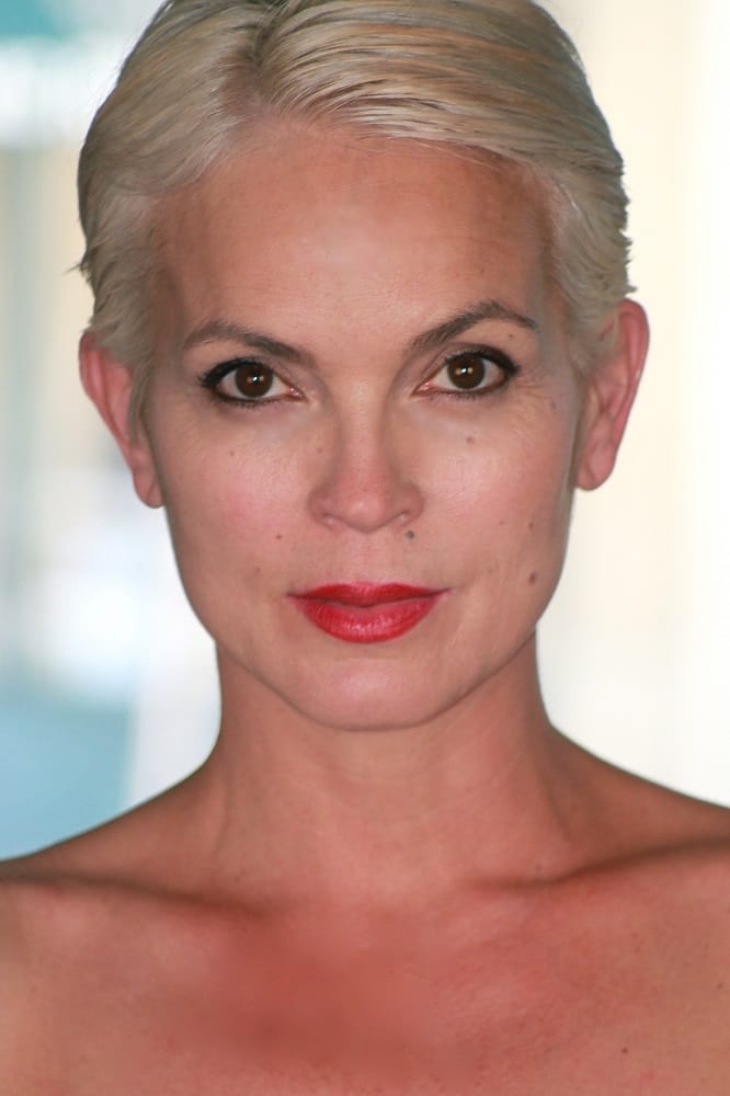 Фото  (Elizabeth Gracen)