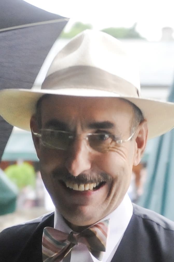 Фото  (John Paizs)