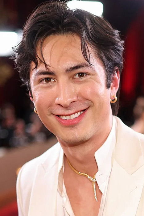 Фото  (Hudson Williams)