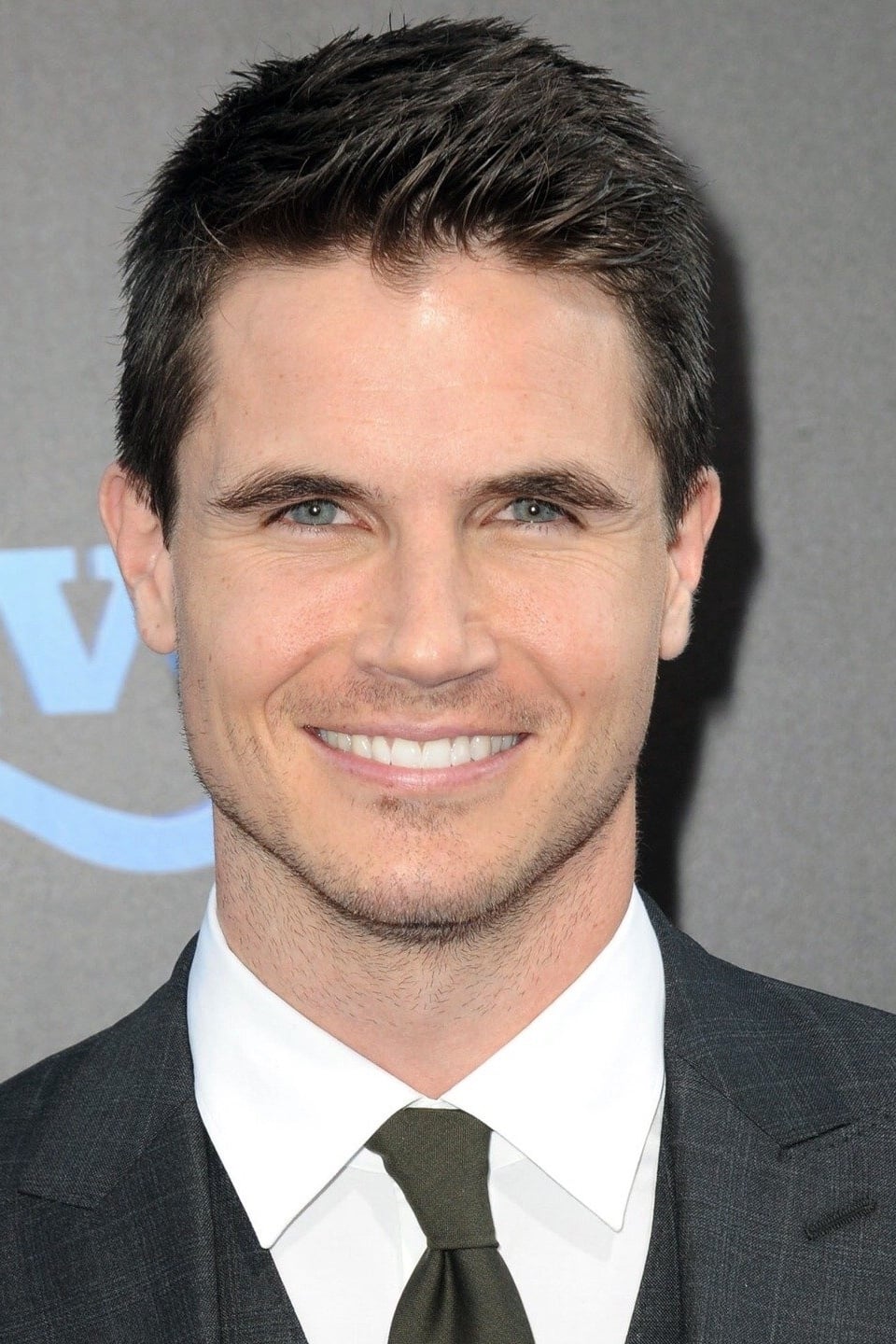 Фото Робби Амелл (Robbie Amell)