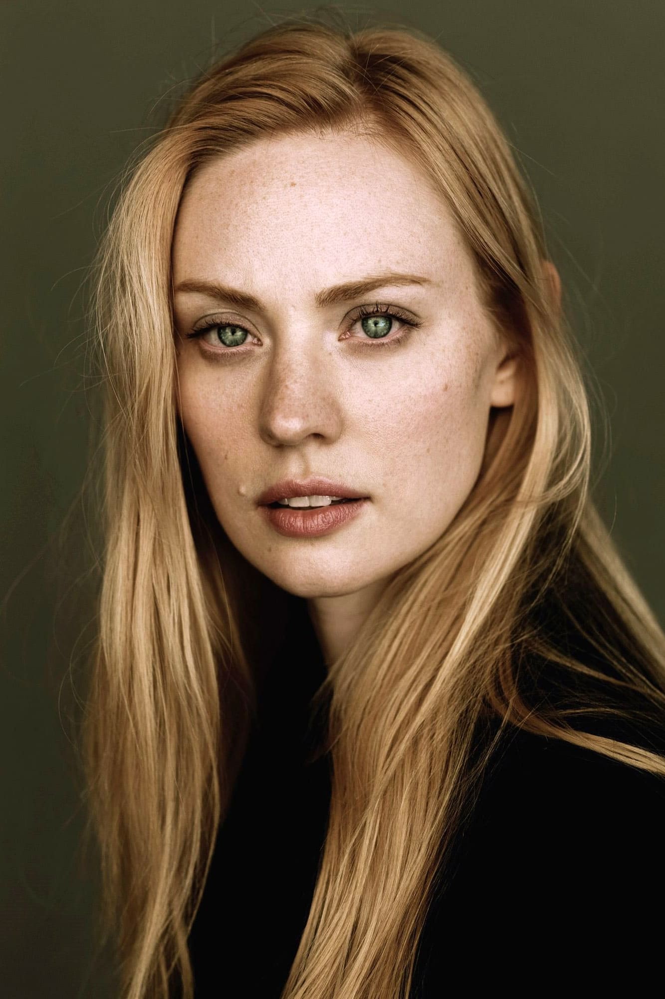 Фото Дебора Энн Уолл (Deborah Ann Woll)