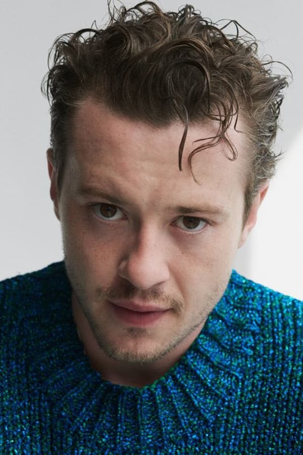 Фото Джозеф Куинн (Joseph Quinn)