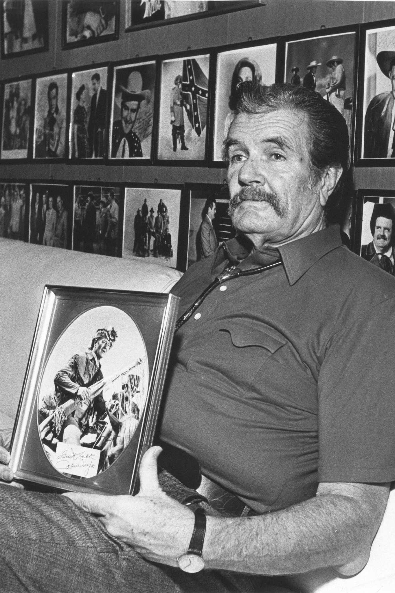 Фото Большой Джон Гамильтон (Big John Hamilton)