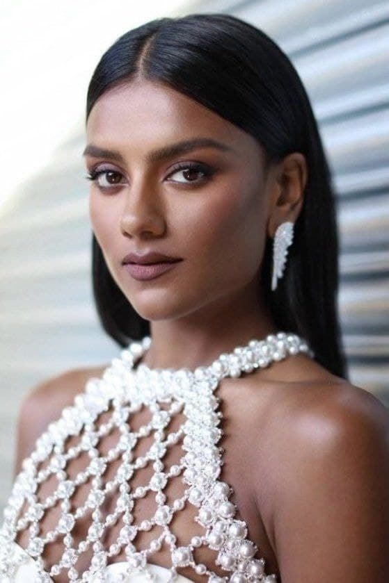 Фото Симона Эшли (Simone Ashley)