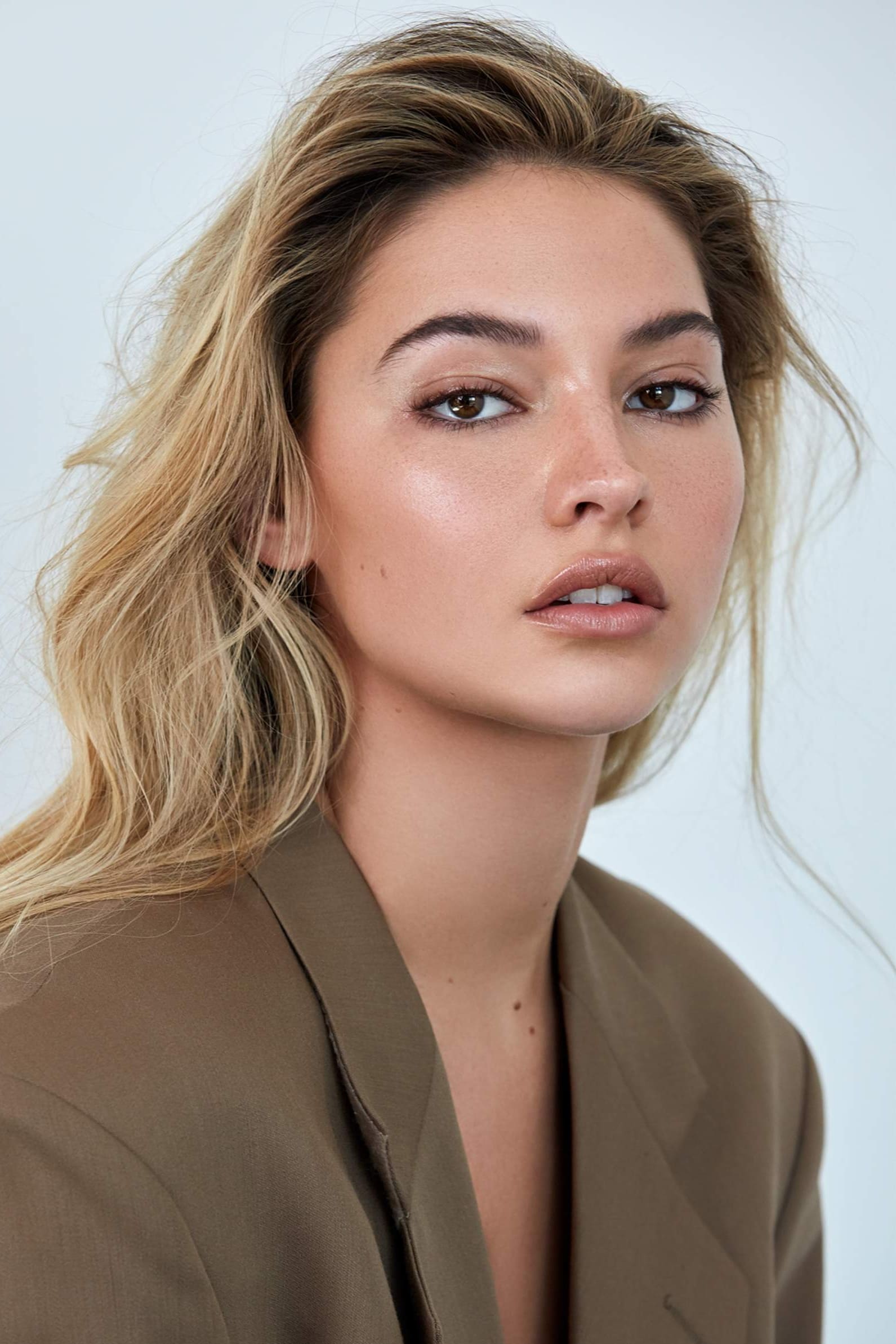 Фото Мэделин Клайн (Madelyn Cline)