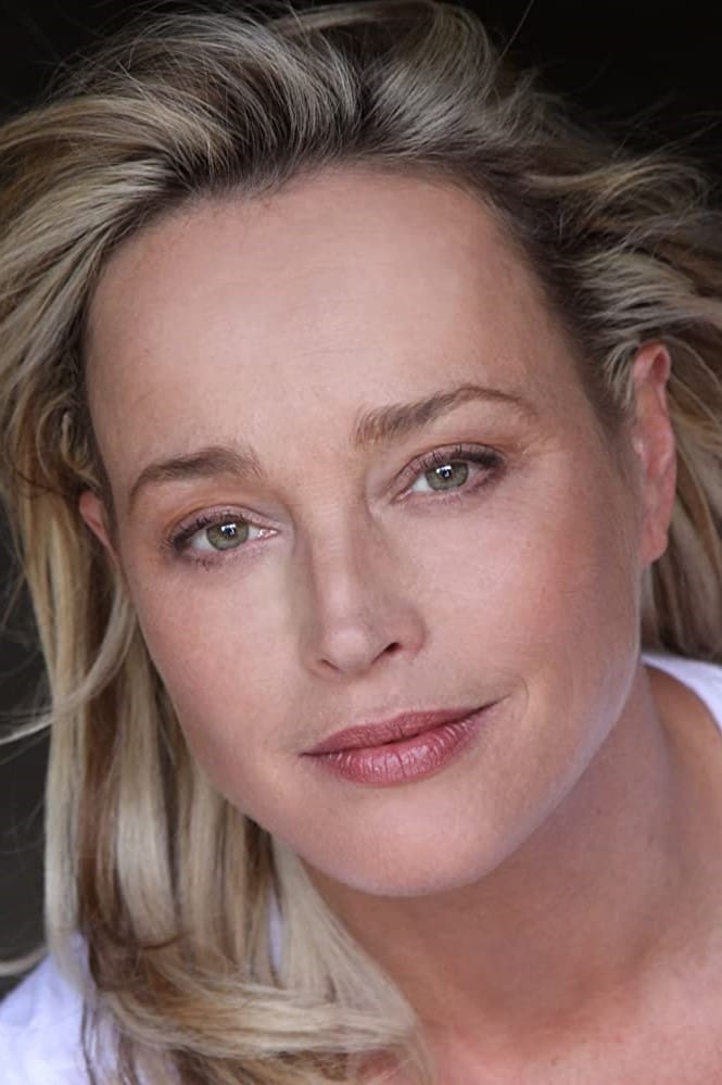 Фото Эллисон Маки (Allison Mackie)