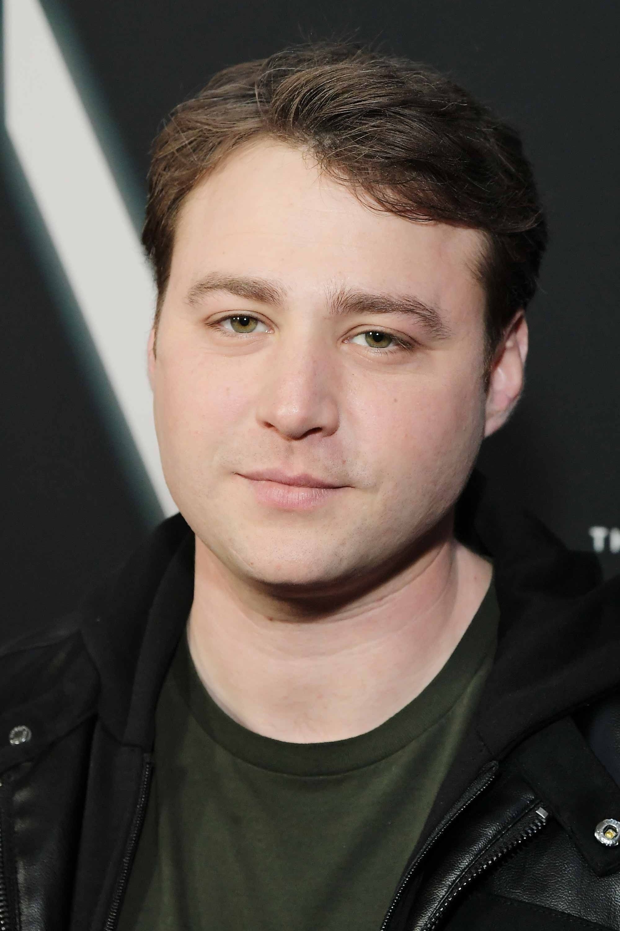 Фото Эмори Коэн (Emory Cohen)