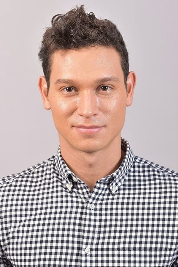 Фото Мэверик Кан мл. (Mav Kang)