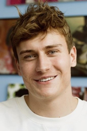 Фото  (Cole Bennett)