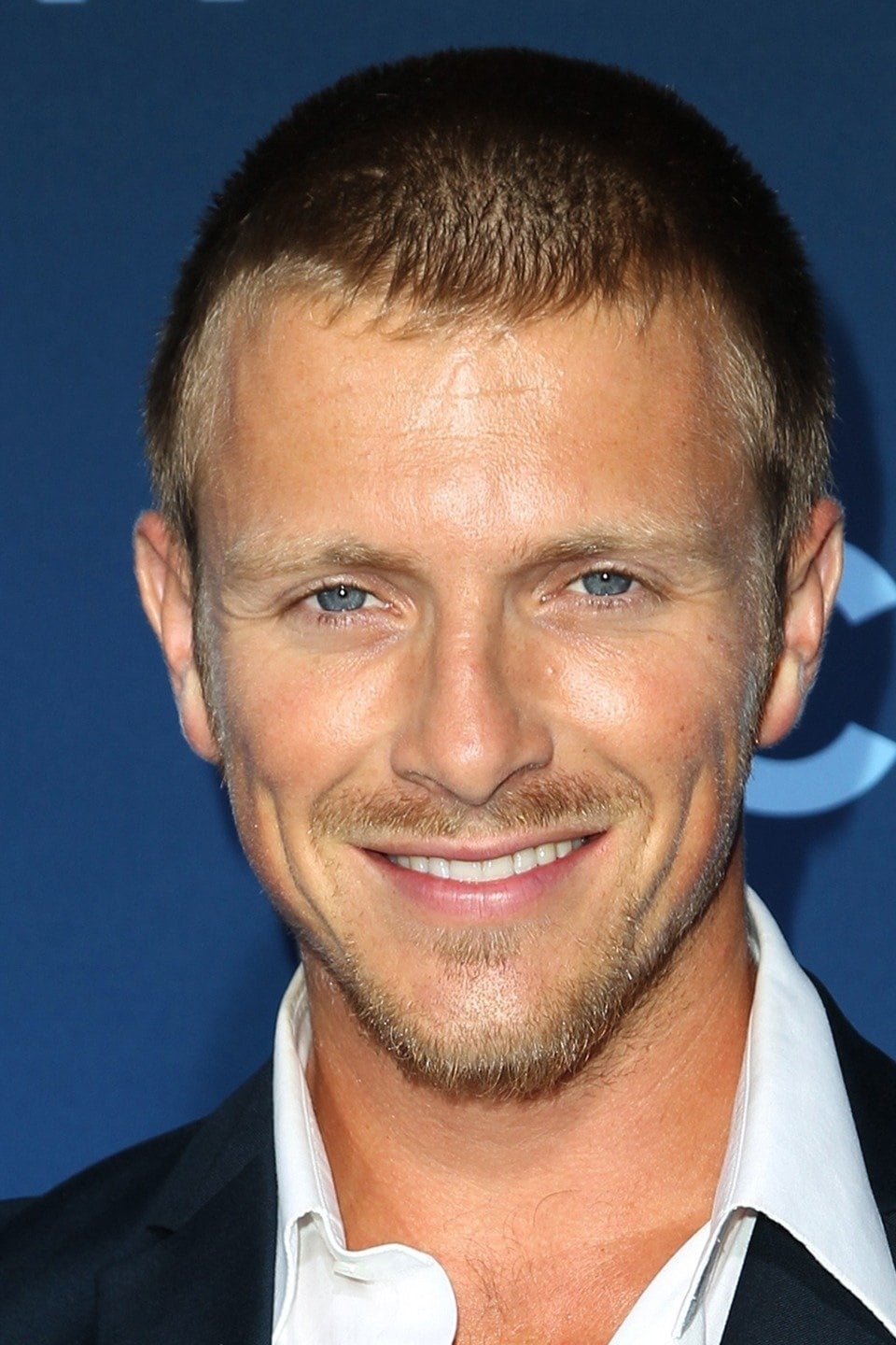 Фото Чарли Бьюли (Charlie Bewley)