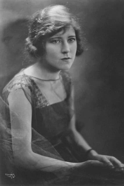 Фото Сара Ю. Мейсон (Sarah Y. Mason)