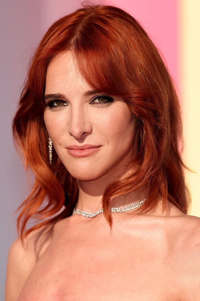 Фото Хари Неф (Hari Nef)