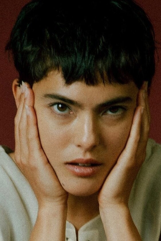 Фото  (Miya Folick)