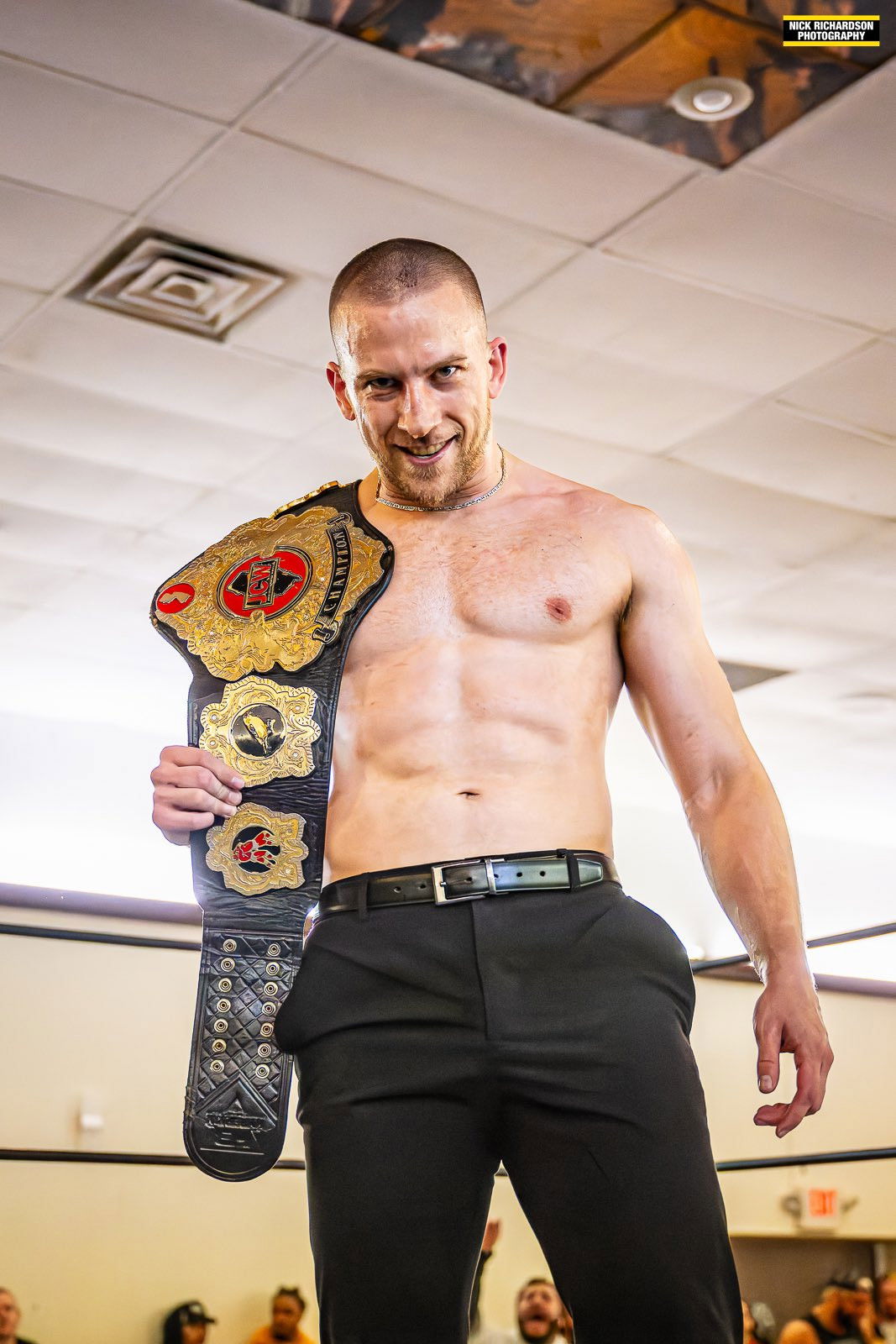 Фото  (Charles Mason)