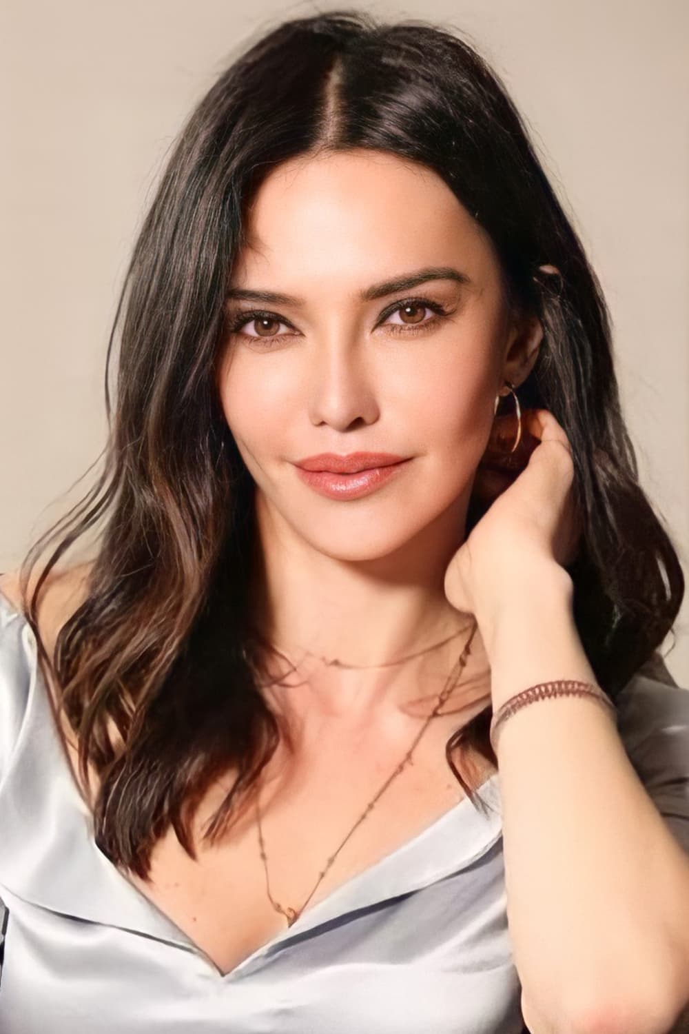 Фото Ханде Атаизи (Hande Ataizi)