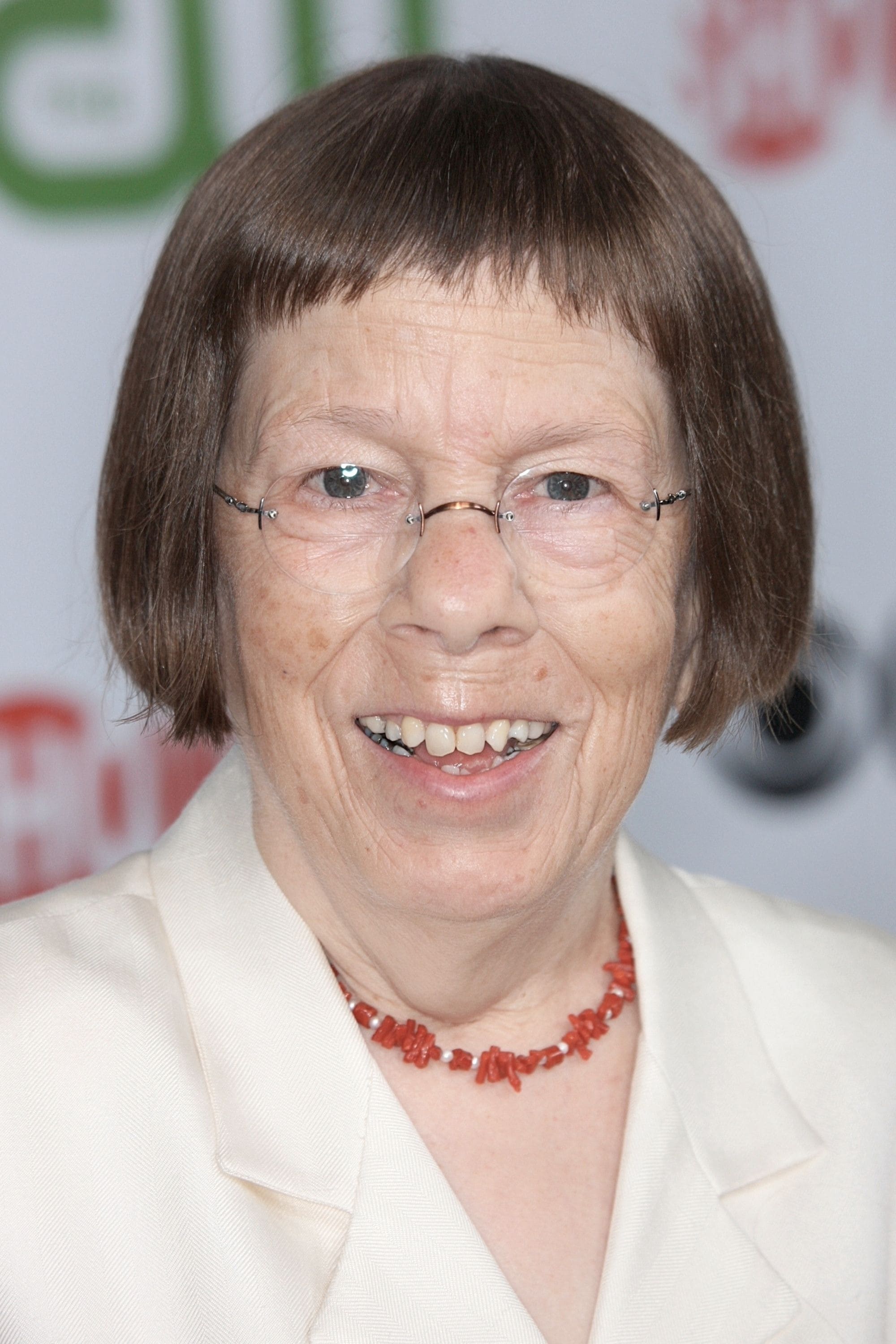 Фото Линда Хант (Linda Hunt)