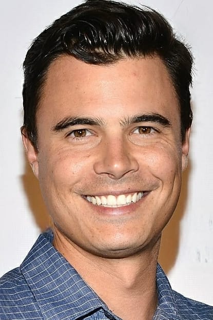 Фото  (Ryan Sypek)