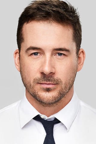 Фото Barry Sloane