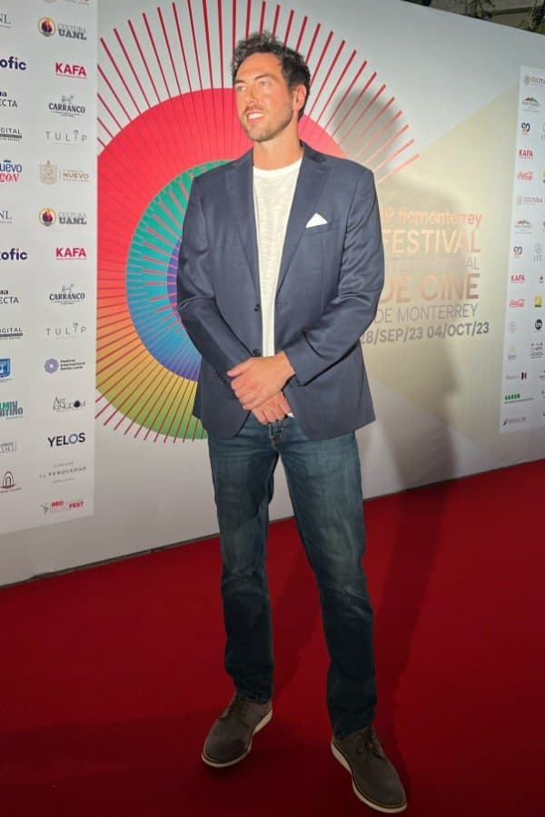 Фото  (Chas Allen)