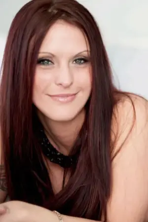 Фото  (Ameara Lavey) #345684