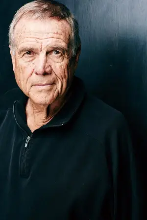 Фото Чарльз Хауэртон #45986