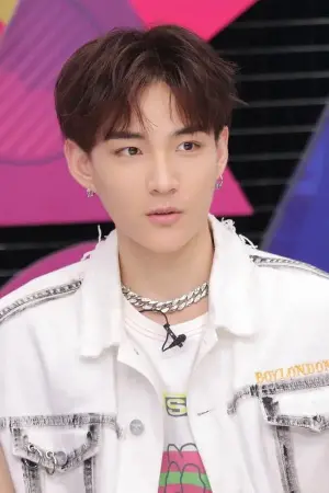 Фото Ли Синь И #260102