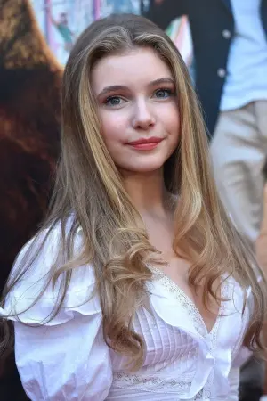 Фото  (Eleanor Worthington-Cox) #207340