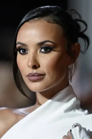 Фото  (Maya Jama) #345099