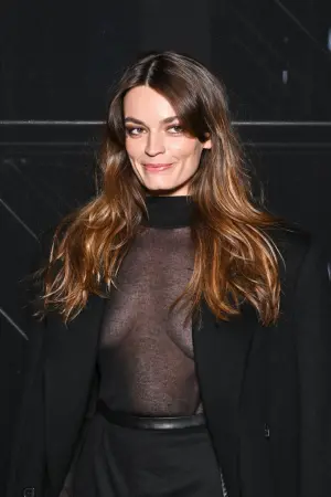 Фото Эмма Маки (Emma Mackey) #4580