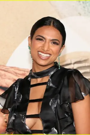 Фото  (Ishana Night Shyamalan) #229002