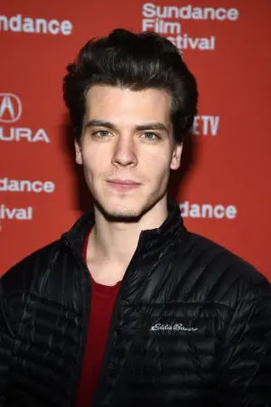 Фото  (Gus Halper) #54628