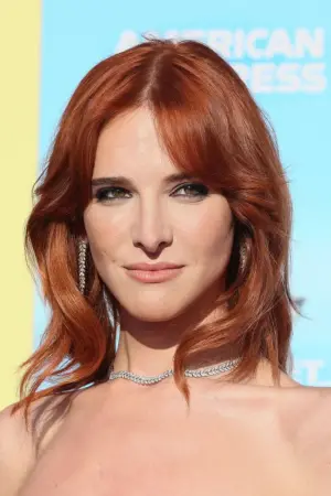 Фото Хари Неф (Hari Nef) #4600