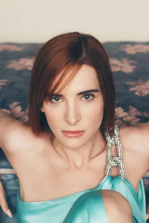 Фото Хари Неф (Hari Nef) #4596