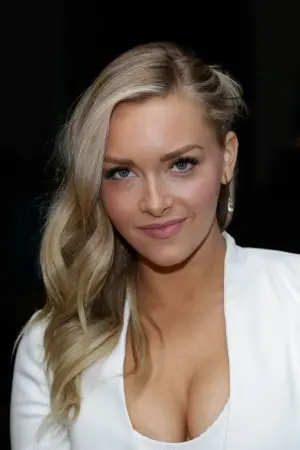 Фото Камилла Костек (Camille Kostek) #29650