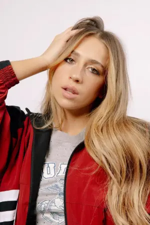 Фото  (Tate McRae) #231338