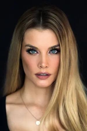 Фото Эмили Мэддисон #41802