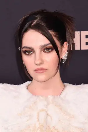 Фото Эмили Кэри #35724