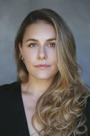 Фото Аликс Уилтон Реган (Alix Wilton Regan) #207900