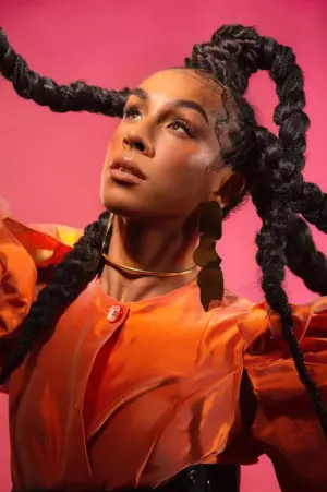 Фото  (Linn da Quebrada) #393210