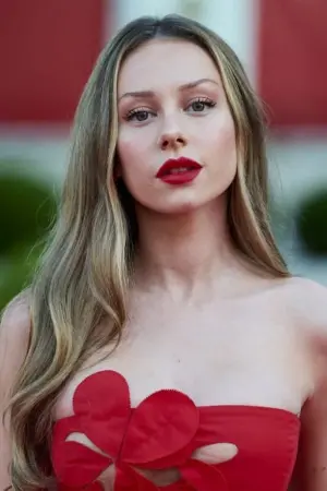 Фото Эстер Экспозито #152737