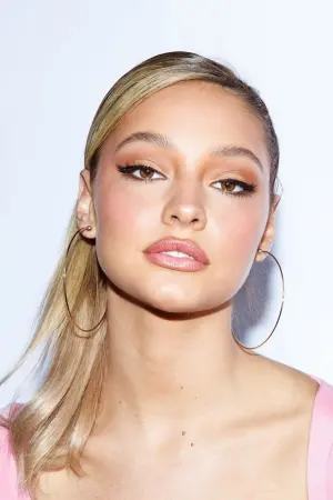 Фото Мэделин Клайн (Madelyn Cline) #12973