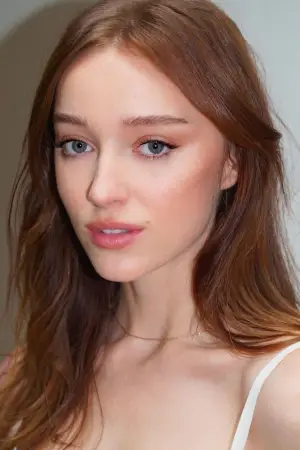 Фото Фиби Дайневор (Phoebe Dynevor) #328321