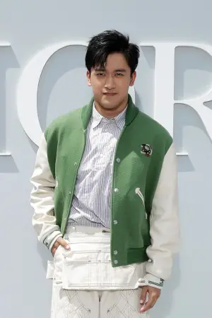 Фото Чжоу Гуаньюй #358298