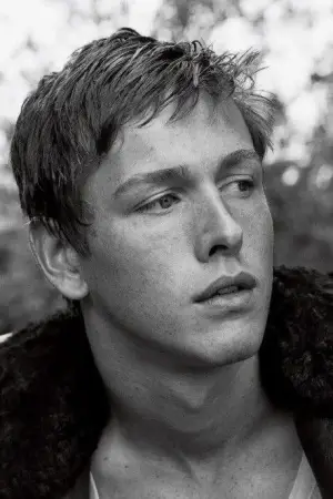 Фото Гаррис Дикинсон (Harris Dickinson) #327956