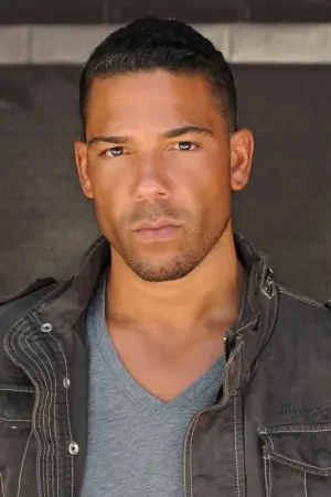 Фото Тьяго Робертс #33995