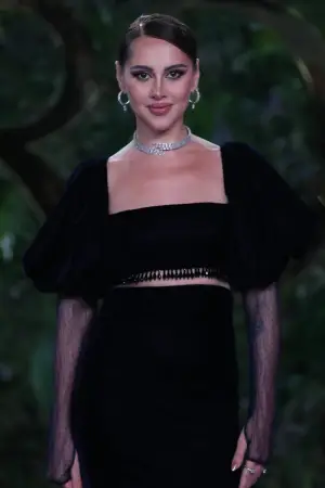 Фото  (Yasmine Raeis) #340097